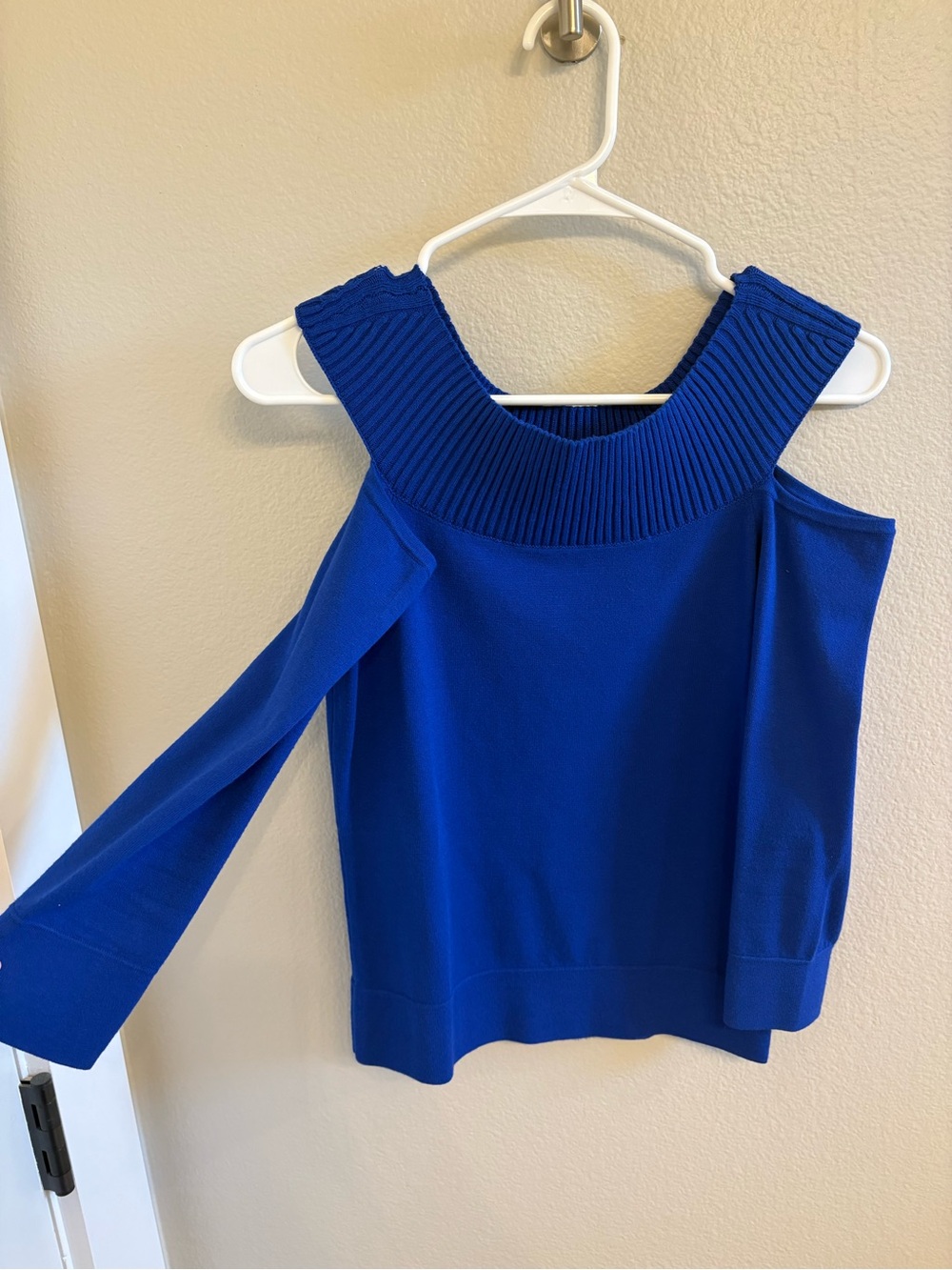 Off the Shoulder Ribbed Sweater in Royal Blue